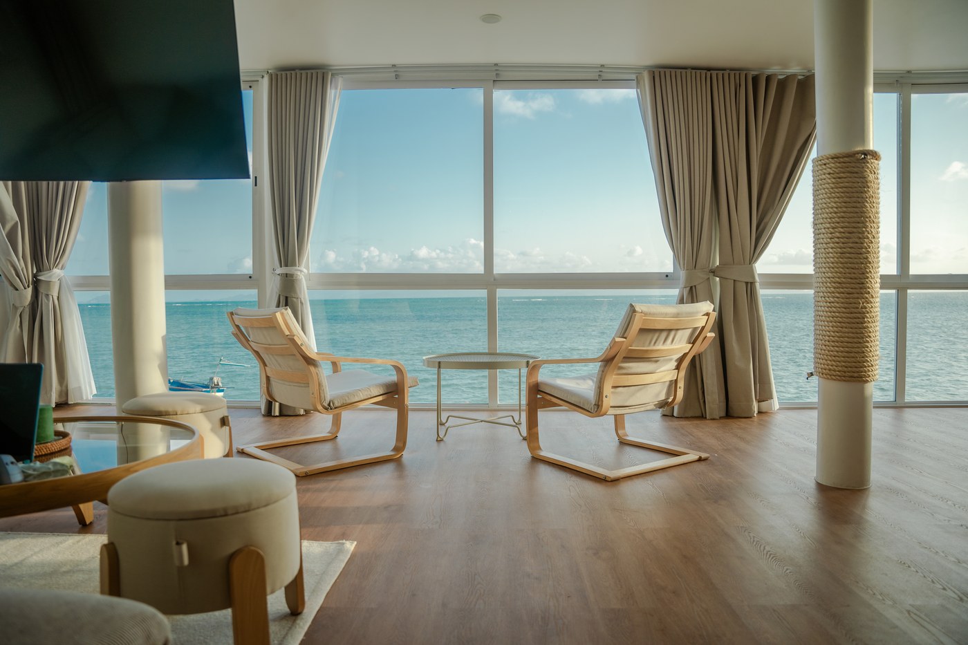 Horizon Beach lower floor lounge and sea view